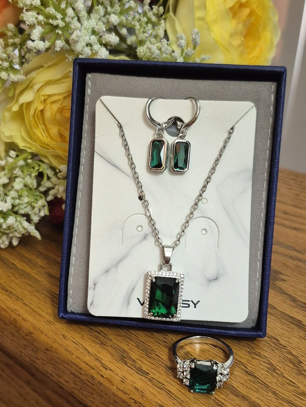 Emerald Green Crystal Jewelry Set - Necklace, Earrings & Ring. WORN 1X